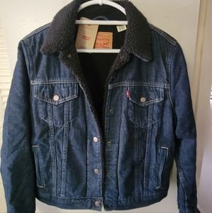 Levi's original trucker jacket large dark blue with black sherpa lining.